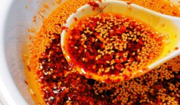 辣椒油的制作方法视频,一招解锁香辣美味